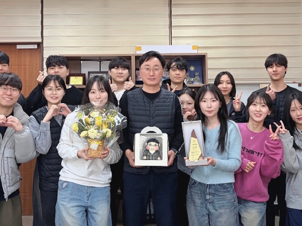 [행사] 교수님 정교수 승진 main image